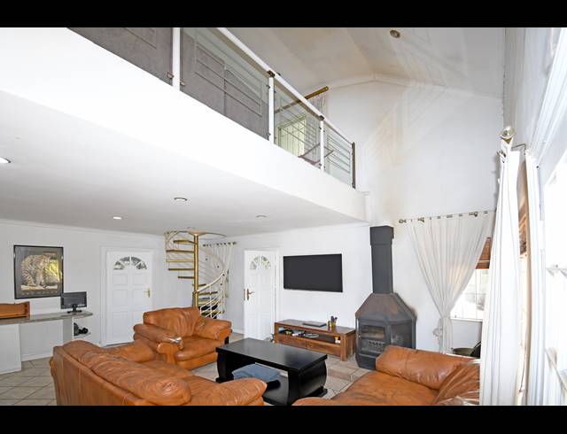 5 BEDROOM HOUSE FOR SALE IN HURLINGHAM
